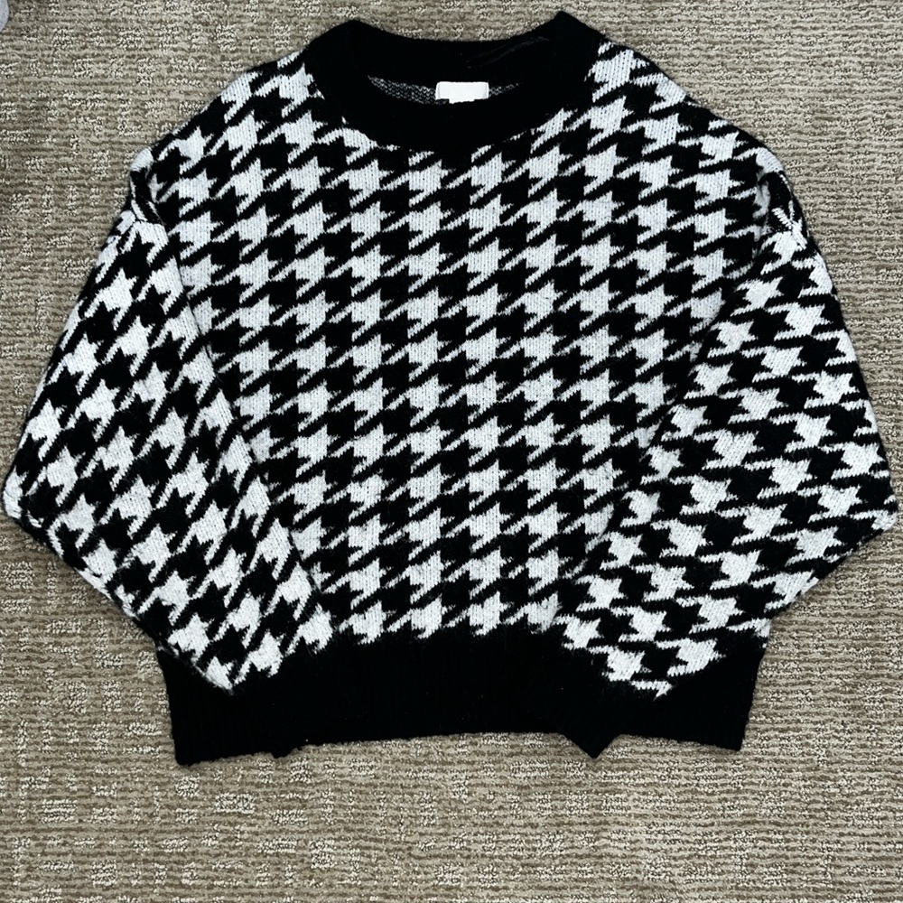 black and white Sweater